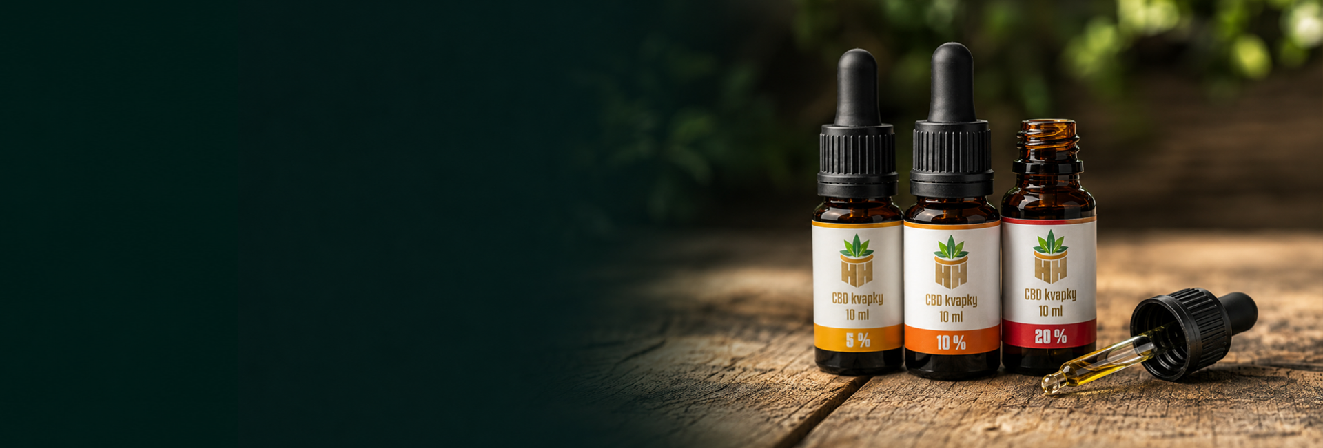 CBD kvapky Herbal Heaven v sklenenej fľaštičke s pipetou na prírodnom pozadí